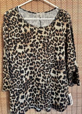 Ultra Teeze Shirt Women’s Size 2X  Leopard Print 3/4 Sleeve